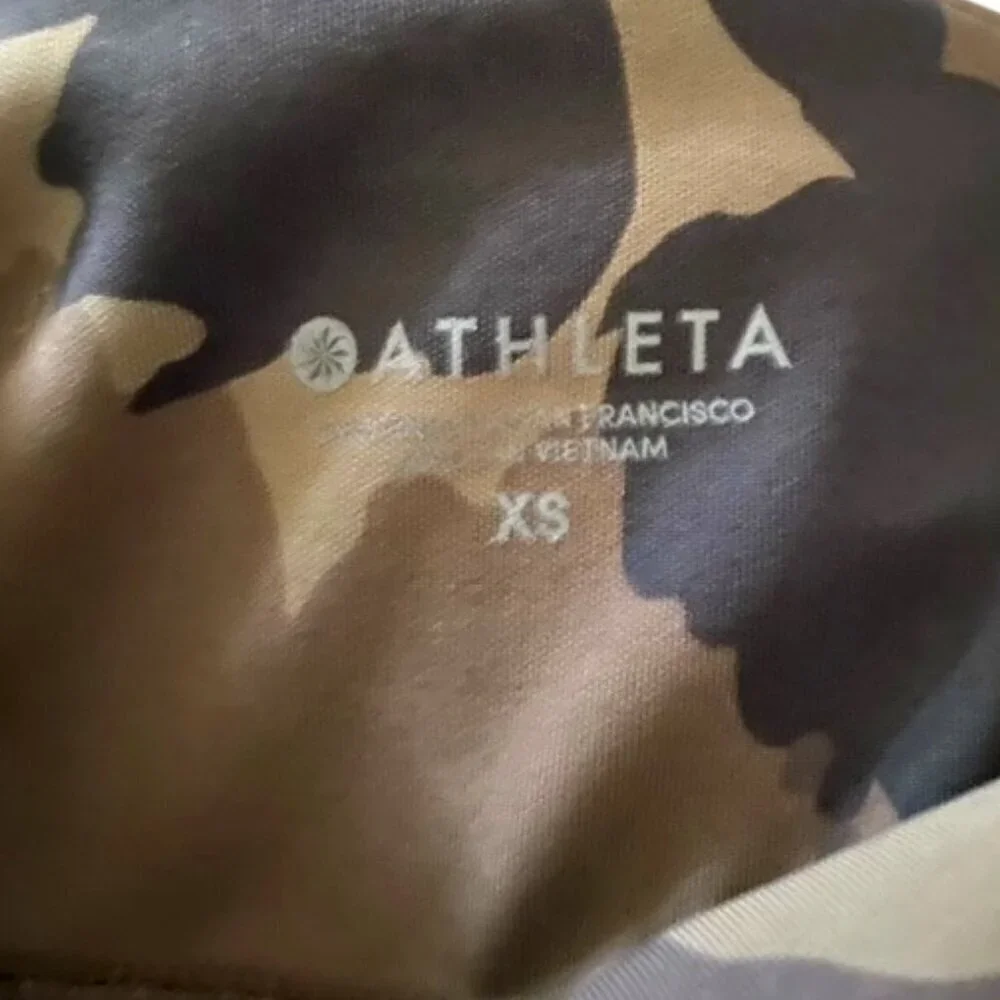 Athleta Essex Camo Hybrid Tight XSmall